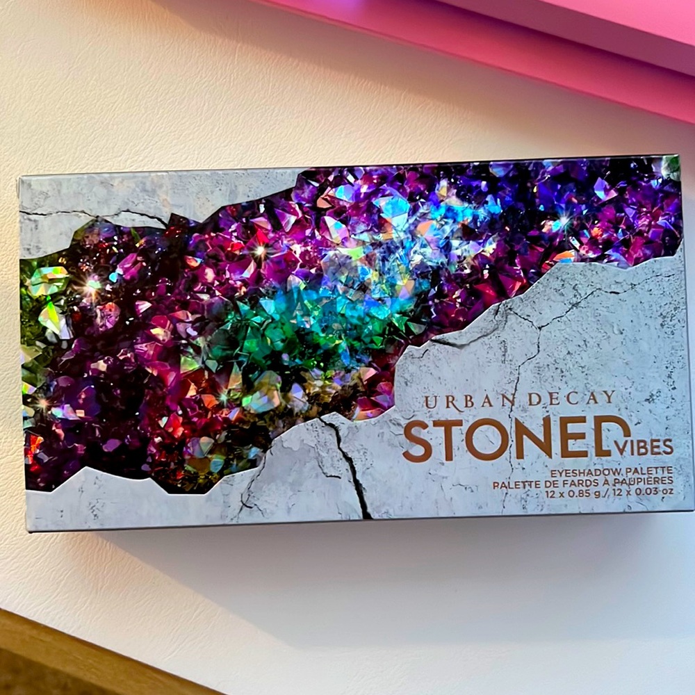 Urban decay stoned vibes eyeshadow palette